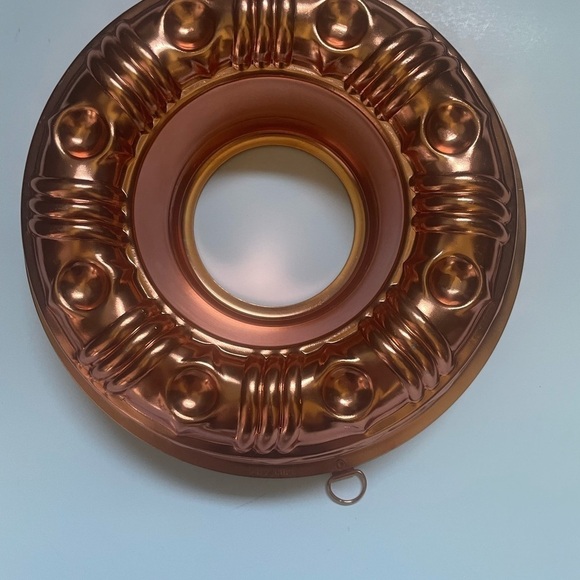 Vintage Round rose gold/copper Jello Ring Mold - with hanger 3 1/2 cup - Picture 2 of 8